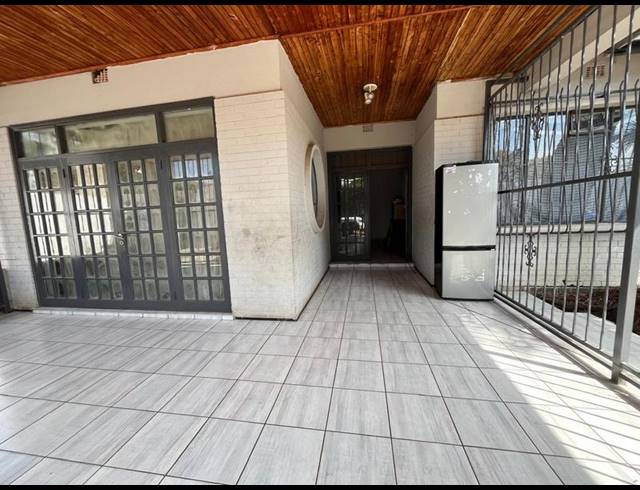 7 BEDROOM HOUSE FOR SALE IN ORANGE GROVE